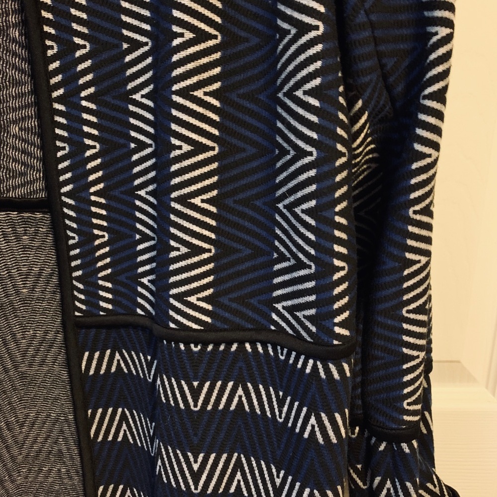 SOLD. Dana Buchman Tunic Blazer - Picture 7 of 7